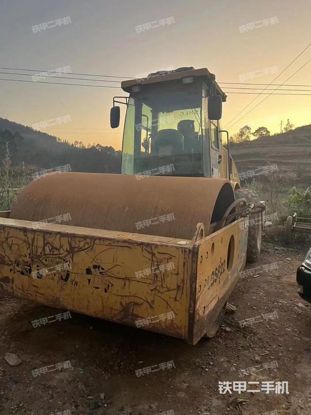 整机左侧（设备外观及核心部件）