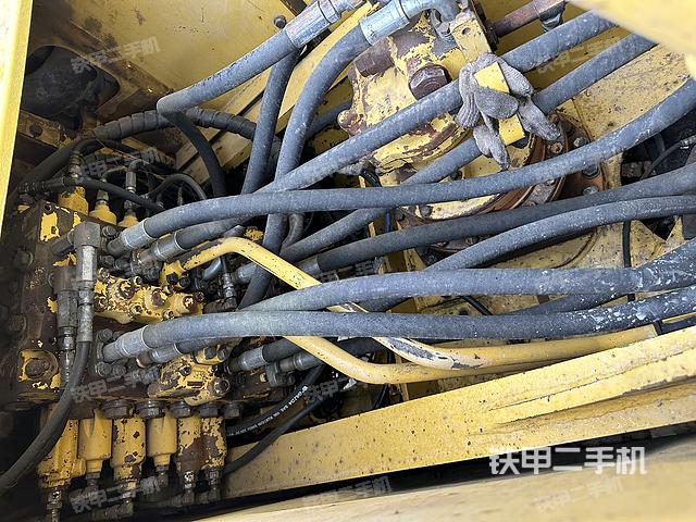 回转马达和主控阀（整机外观）