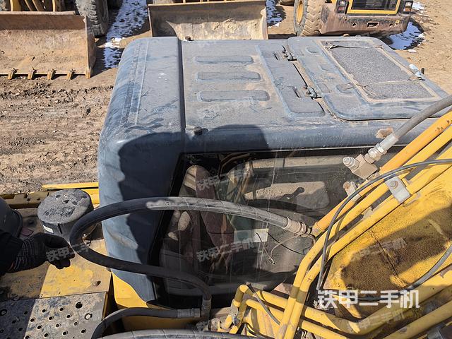 驾驶室顶部（整机外观）