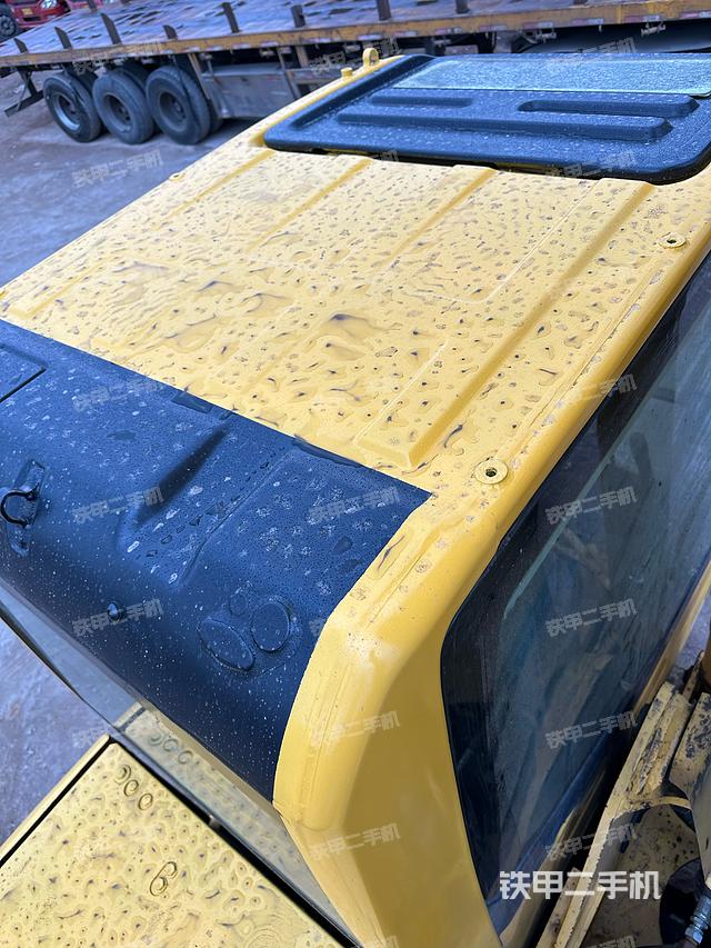 驾驶室顶部（整机外观）