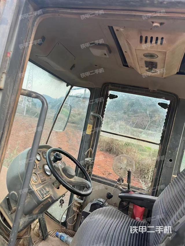 驾驶室操作台（设备外观及核心部件）