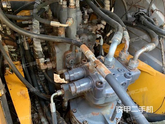 回转马达和主控阀（整机外观）