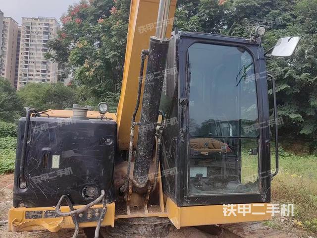 驾驶室顶部（整机外观）