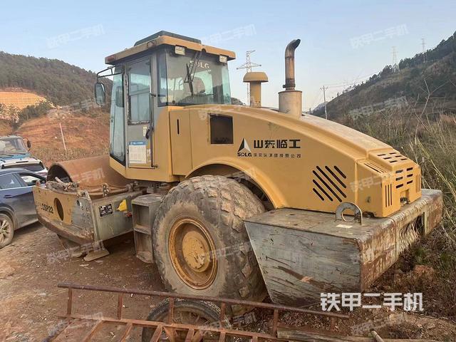 整机右后45°（设备外观及核心部件）