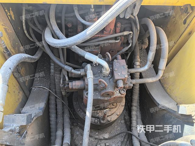 回转马达和主控阀（整机外观）