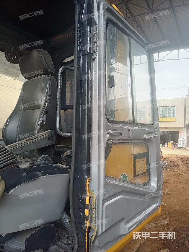 回转马达和主控阀（整机外观）