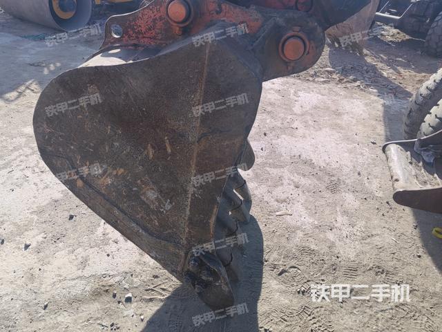 鏟斗右后整體（工作和回轉(zhuǎn)裝置）