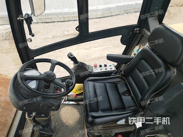 驾驶室操作台（设备外观及核心部件）