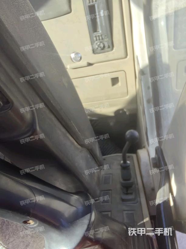 座椅右側(cè)控制臺(tái)/鑰匙門/油門/含右手柄（駕駛室部分）