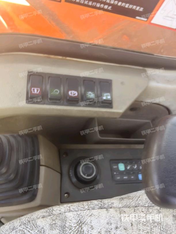 座椅左側(cè)控制臺(tái)/音響/含左手柄（駕駛室部分）