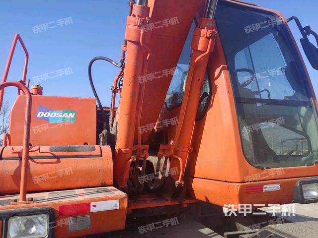 大臂油缸整體?豎拍（工作和回轉(zhuǎn)裝置）