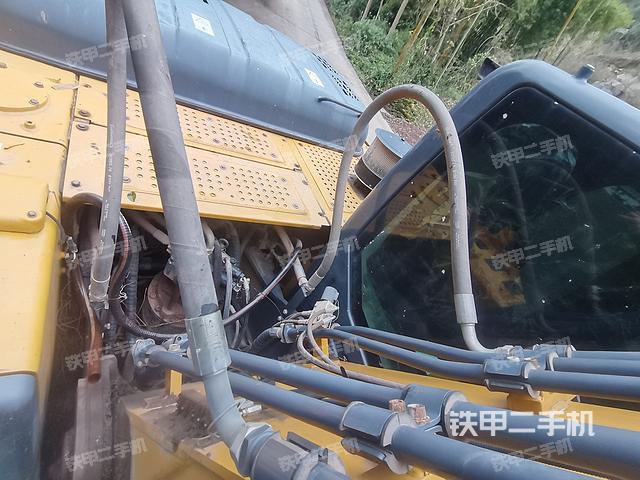 回转马达和主控阀（整机外观）