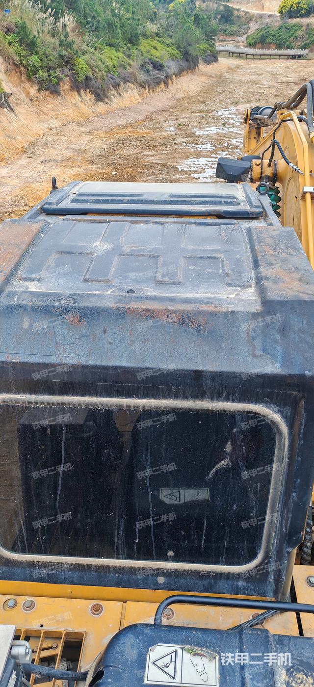 驾驶室顶部（整机外观）