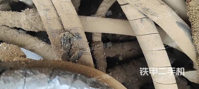 回转马达和主控阀（整机外观）