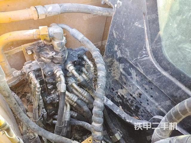 回转马达和主控阀（整机外观）