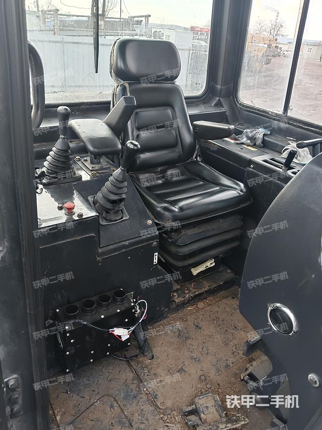 驾驶室操作台（设备外观及核心部件）