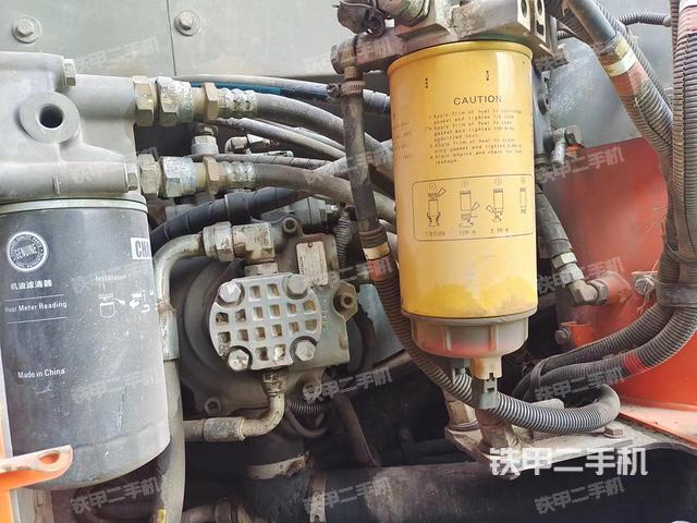 液压泵舱室正面整体（整机外观）