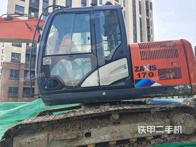 驾驶室顶部（整机外观）