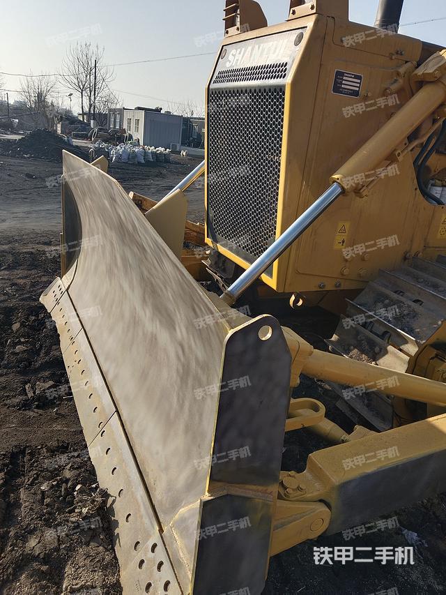 整机右侧（设备外观及核心部件）