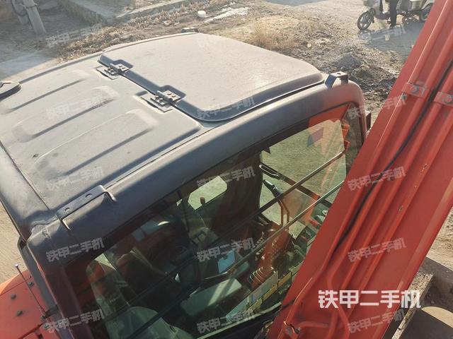 驾驶室顶部（整机外观）