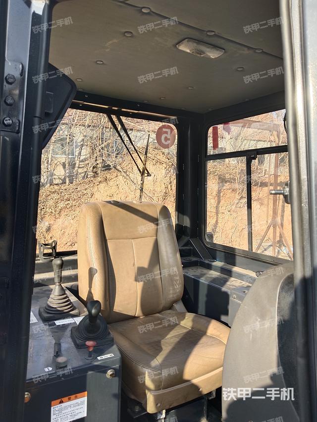 驾驶室操作台（设备外观及核心部件）