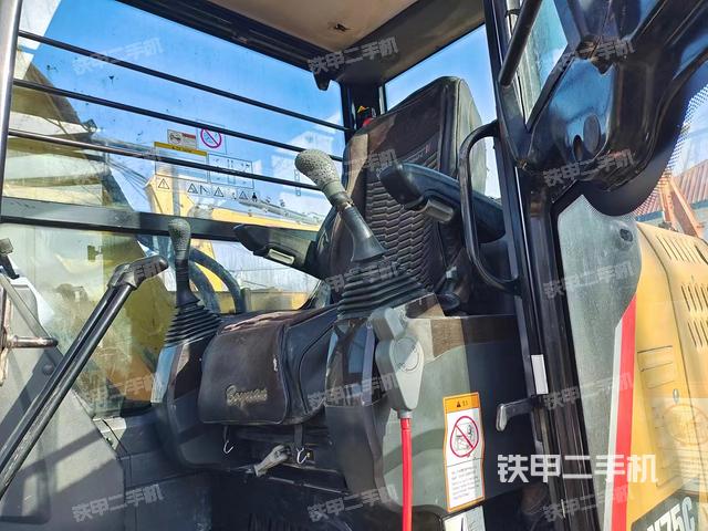 驾驶室整体（整机外观）