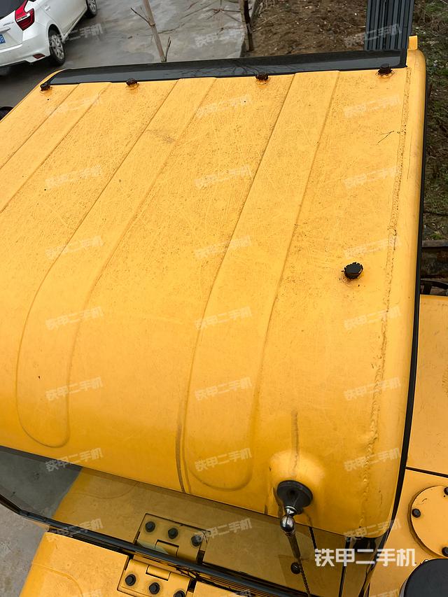 驾驶室顶部（整机外观）