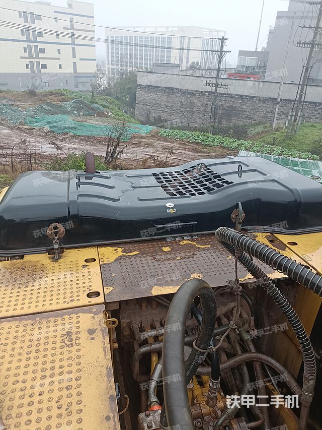 回转马达和主控阀（整机外观）