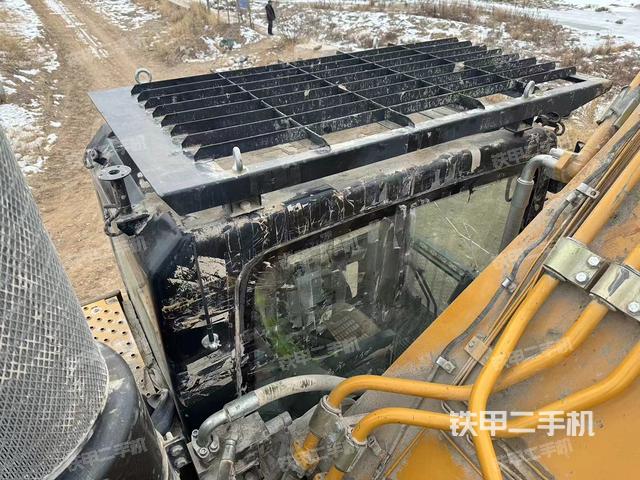 驾驶室顶部（整机外观）