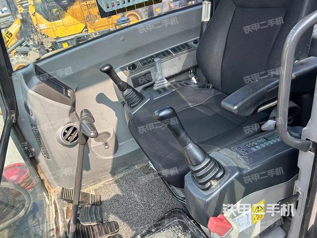 驾驶室整体（整机外观）