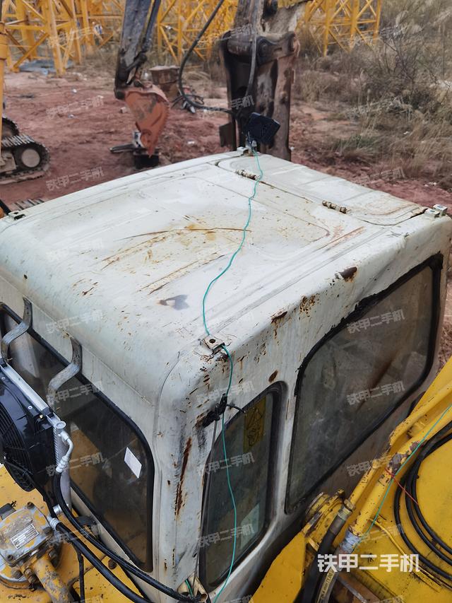 驾驶室顶部（整机外观）