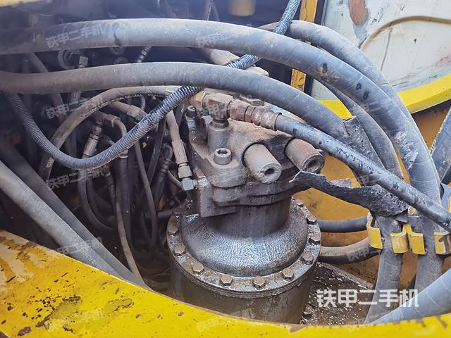 回转马达和主控阀（整机外观）