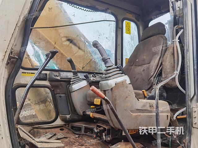 驾驶室整体（整机外观）