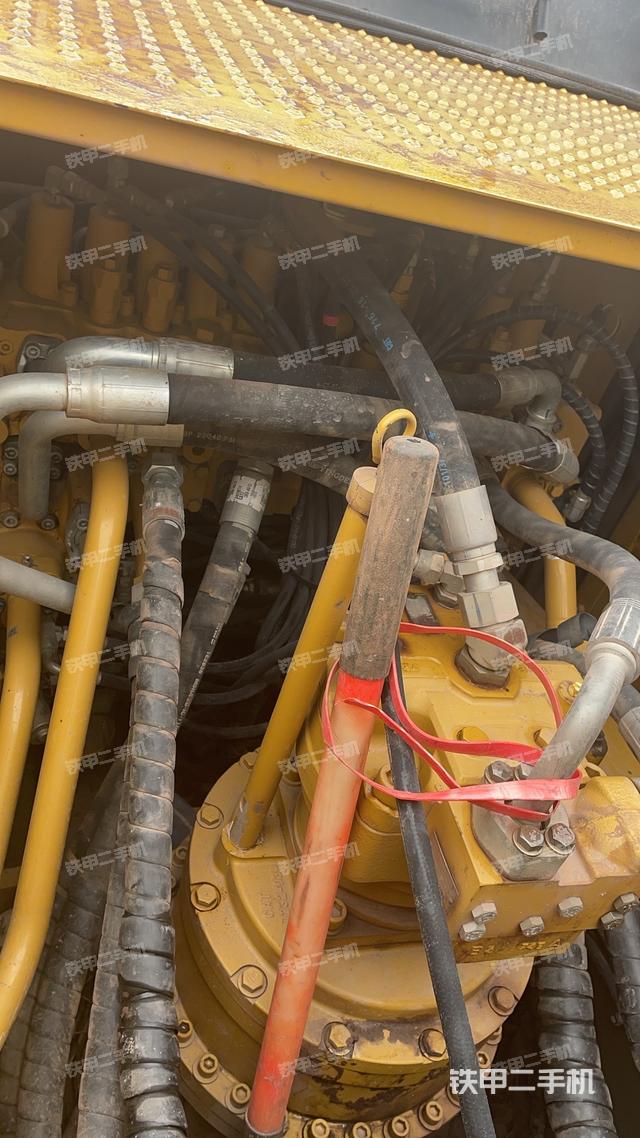 回转马达和主控阀（整机外观）