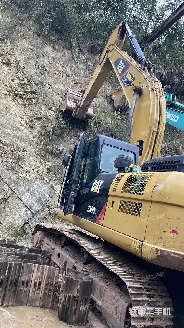 驾驶室顶部（整机外观）