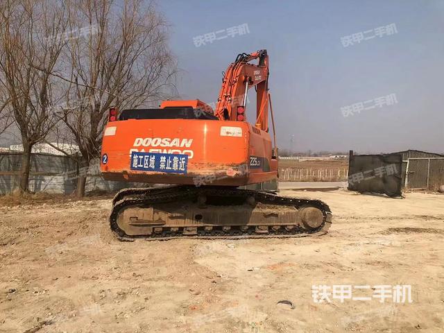 驾驶室顶部（整机外观）