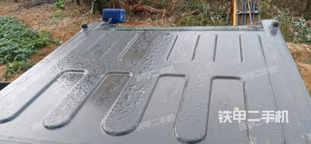 驾驶室顶部（整机外观）