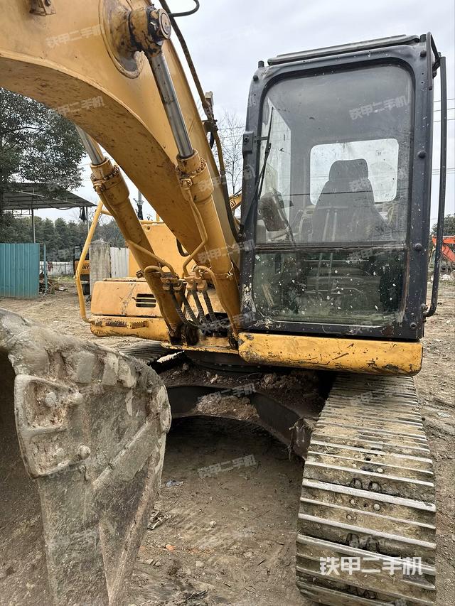 驾驶室顶部（整机外观）