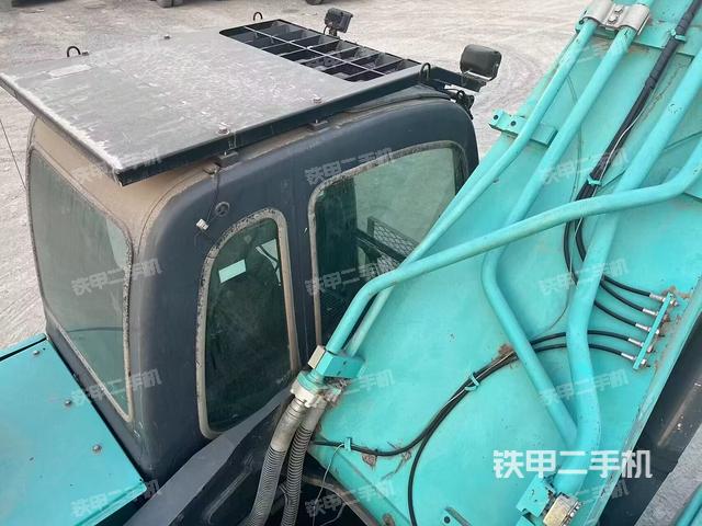 驾驶室顶部（整机外观）