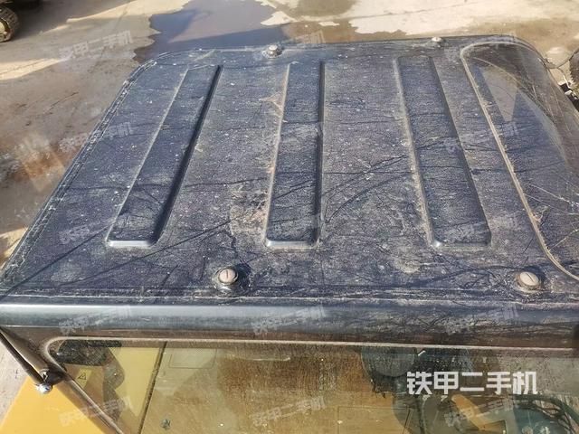 驾驶室顶部（整机外观）