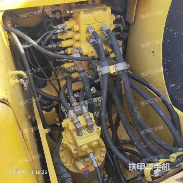 回转马达和主控阀（整机外观）