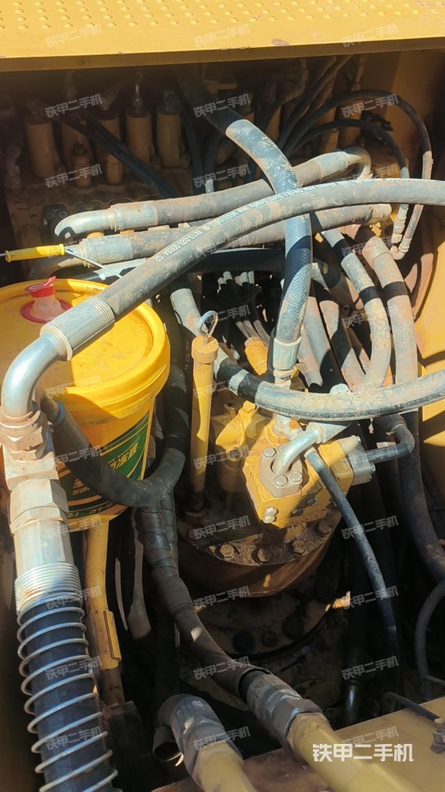 回转马达和主控阀（整机外观）