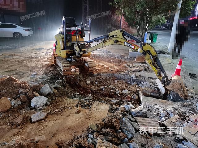 驾驶室顶部（整机外观）