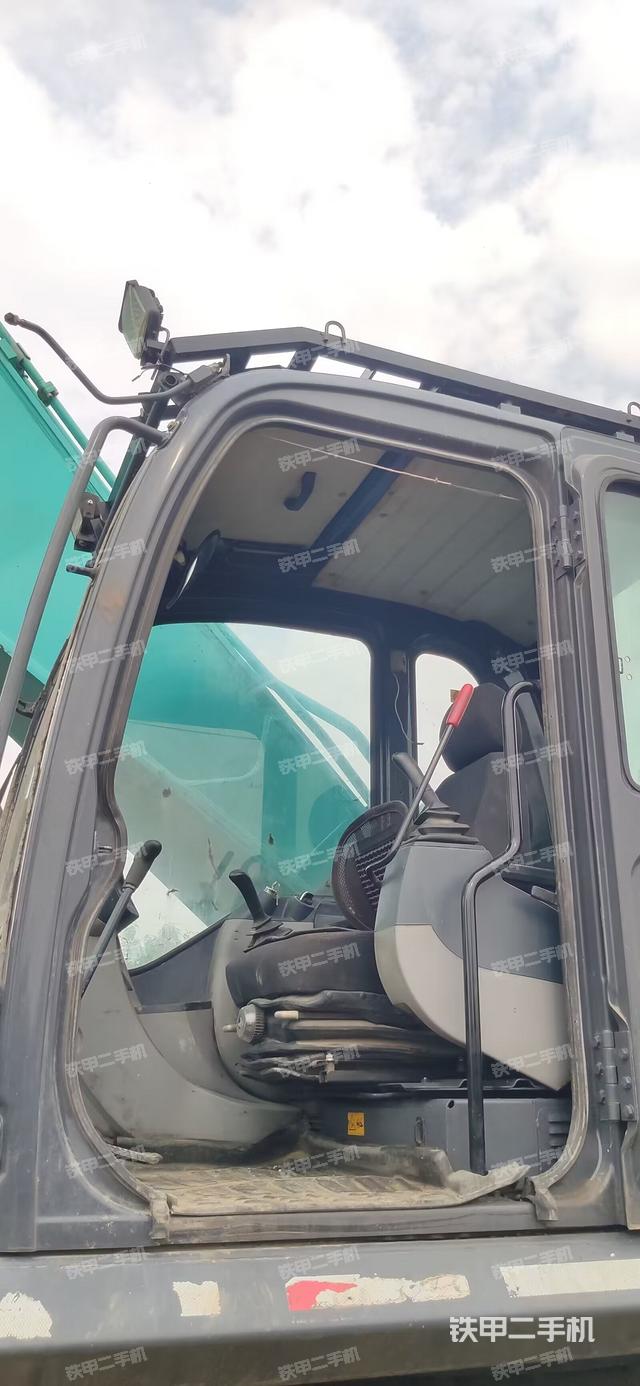 驾驶室整体（整机外观）