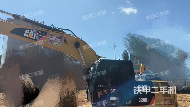 驾驶室顶部（整机外观）