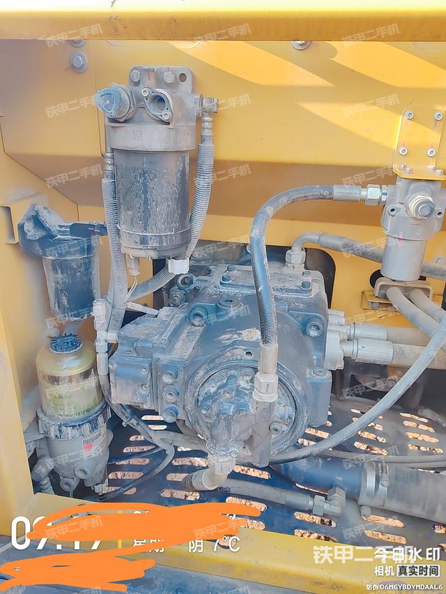 液压泵舱室正面整体（整机外观）