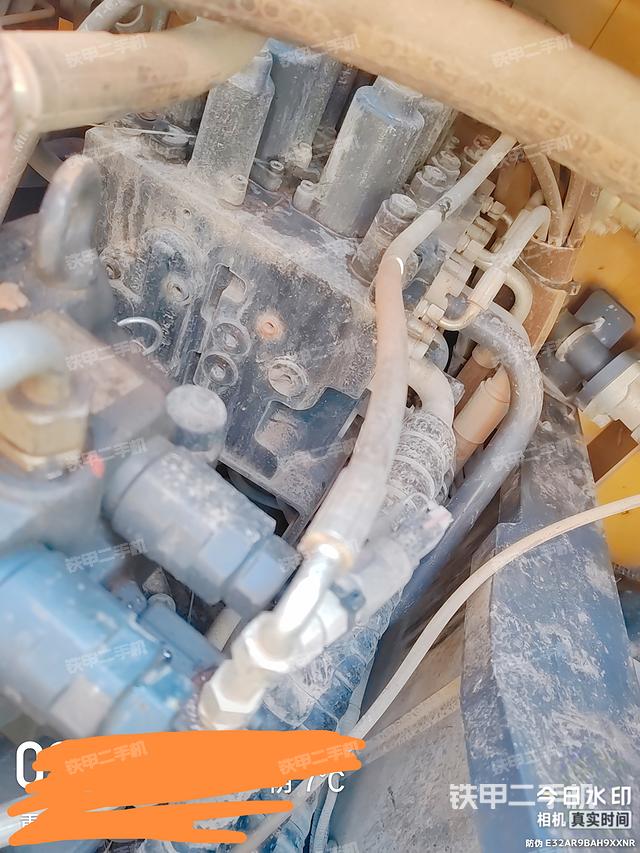 回转马达和主控阀（整机外观）