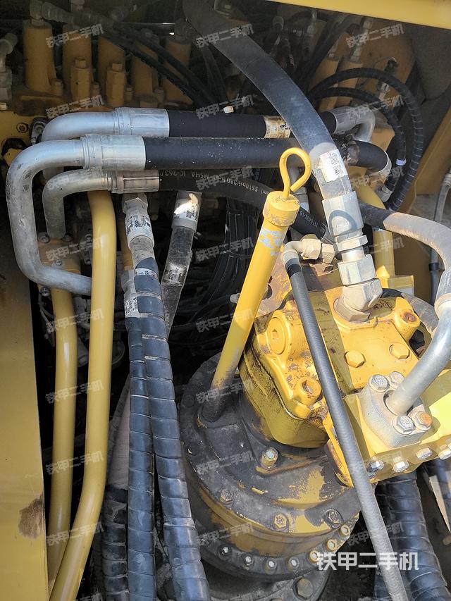 回转马达和主控阀（整机外观）