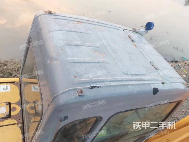 驾驶室顶部（整机外观）