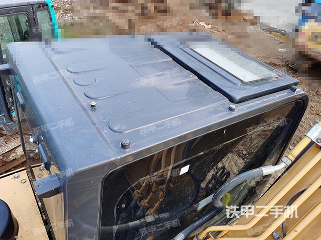 驾驶室顶部（整机外观）